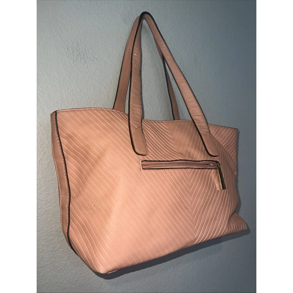 Gianni Versace PEACH/GOLD VTG Abbigliamento Sportivo SRL Shoulder Bag 19V69